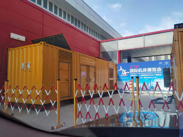 台安发电车出租-发电机无电压或电压太低怎么办？
